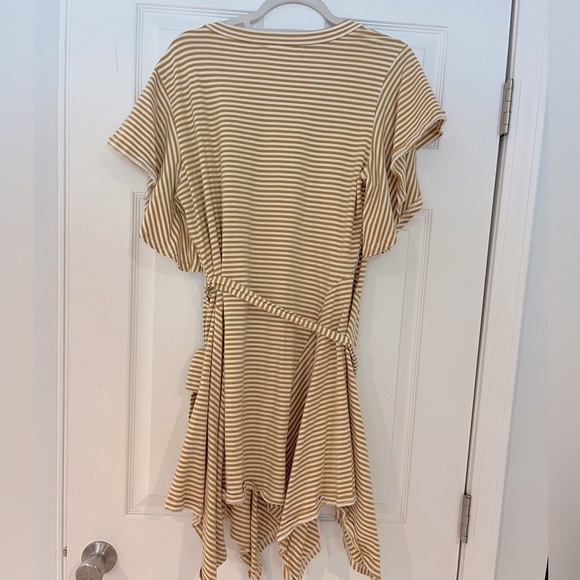 EMMER & OAT scarf hem dress in yellow and white stripes. - Picture 3 of 5